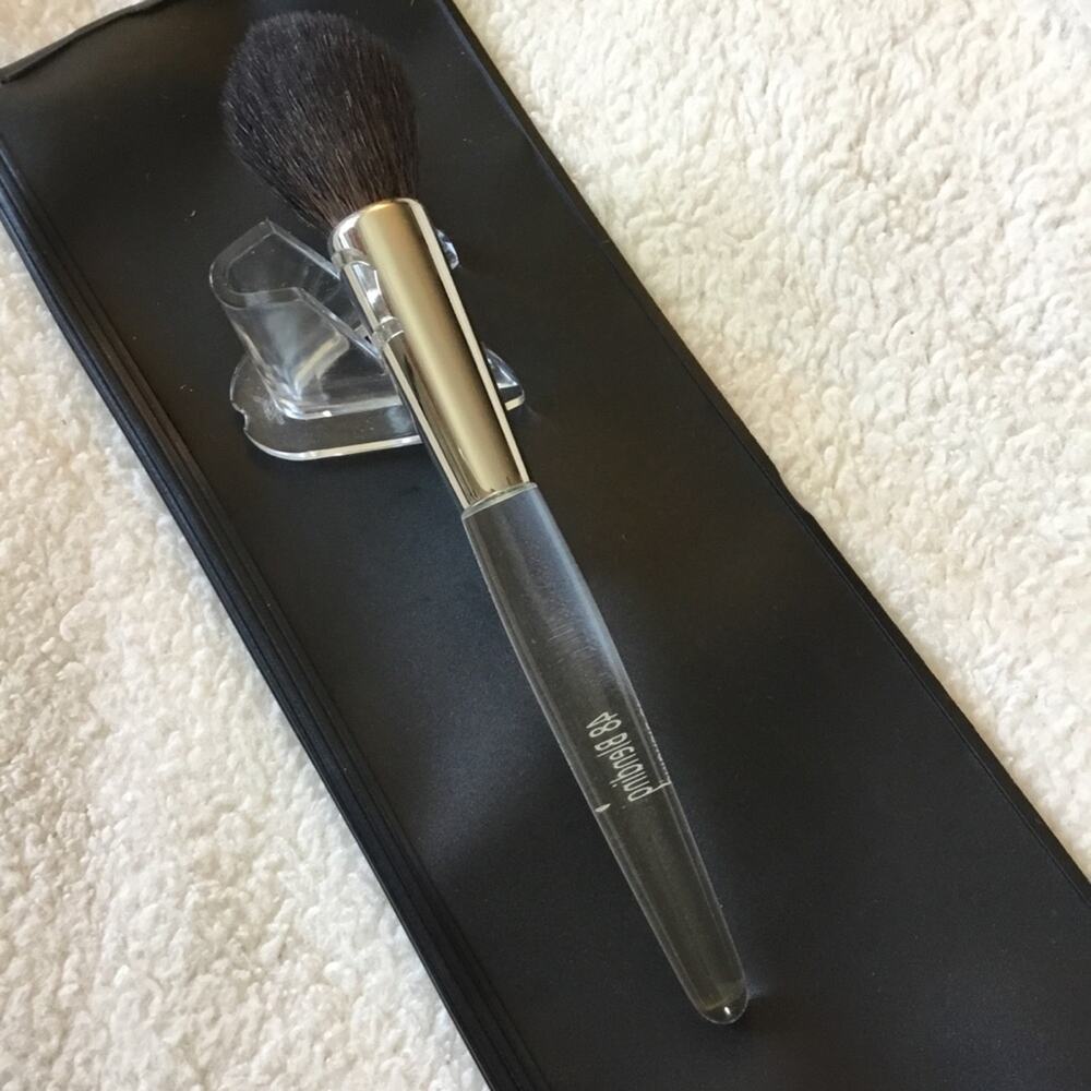 Trish McEvoy Clear Handle Blending Brush with Silver Ferrule - Picture 5 of 16